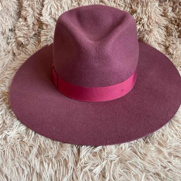 Fedora - Picture 3 of 3